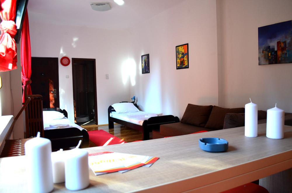 Apartmants Night Lux Ni 客房 照片